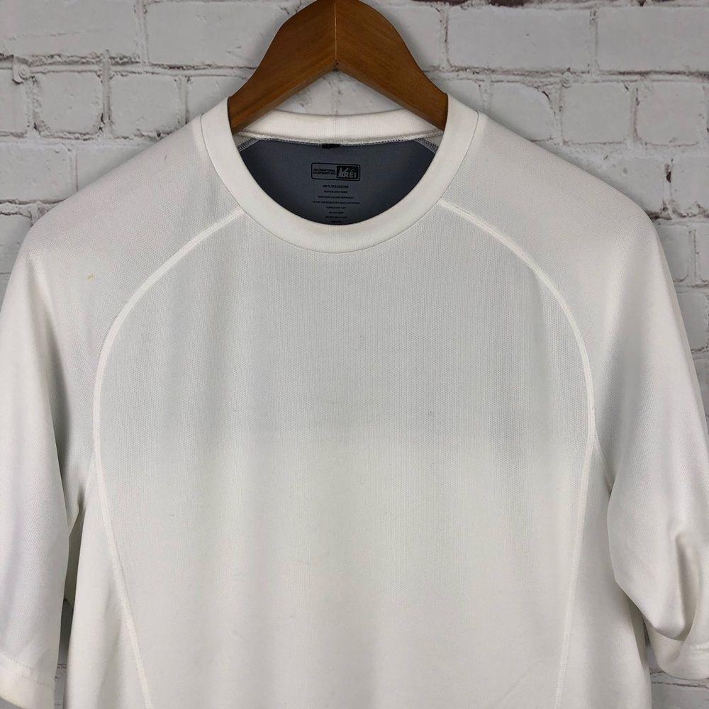REI White Tech Shirt Men's Sz Medium